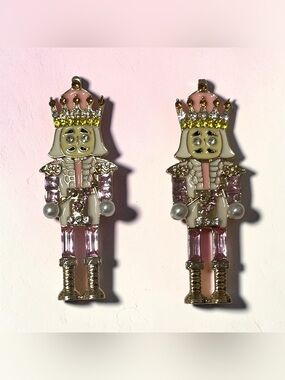 🩷🆕🩷Pink Nutcracker Crown Earrings Gold Tone with Pearl Accents